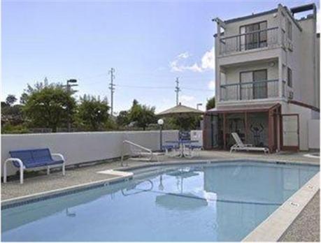 America'S Best Value Inn Of Новато Екстериор снимка